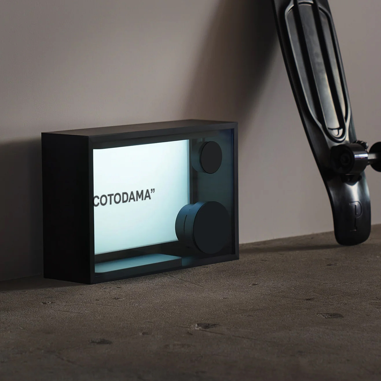 Акустическая система, отображающая текст песни COTODAMA Lyric Speaker Box